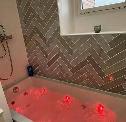 La Marina-studio, Vue Avec Balneo アパート *